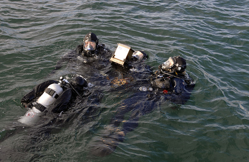 Interment_Ceremony_Aboard_the_USS_Arizona_Memorial1 (2)